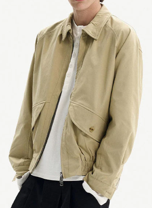 Minimalistische Jacke mit Frontreißverschluss