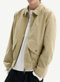 Minimalistische Jacke mit Frontreißverschluss