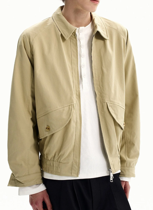 Minimalistische Jacke mit Frontreißverschluss