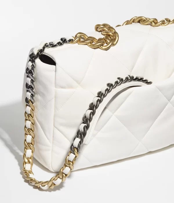 19 LARGE HANDBAG